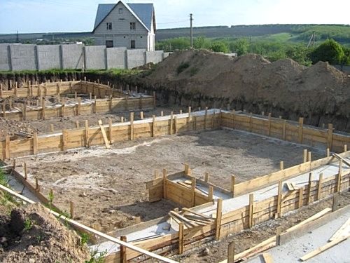 stroitelstvo_lentochnogo_fundamenta.jpg